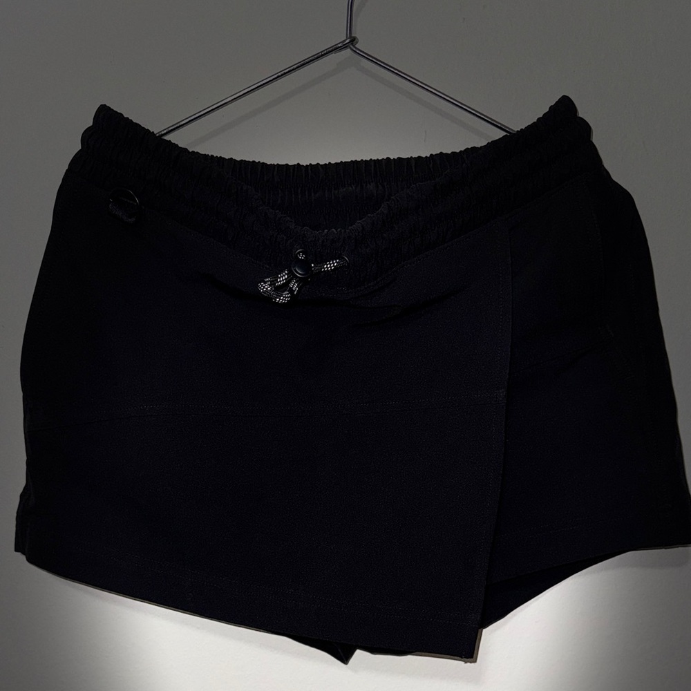 Old Navy StretchTech Water-Repellent Skort